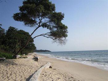 Pongara Lodge Libreville Exteriör bild